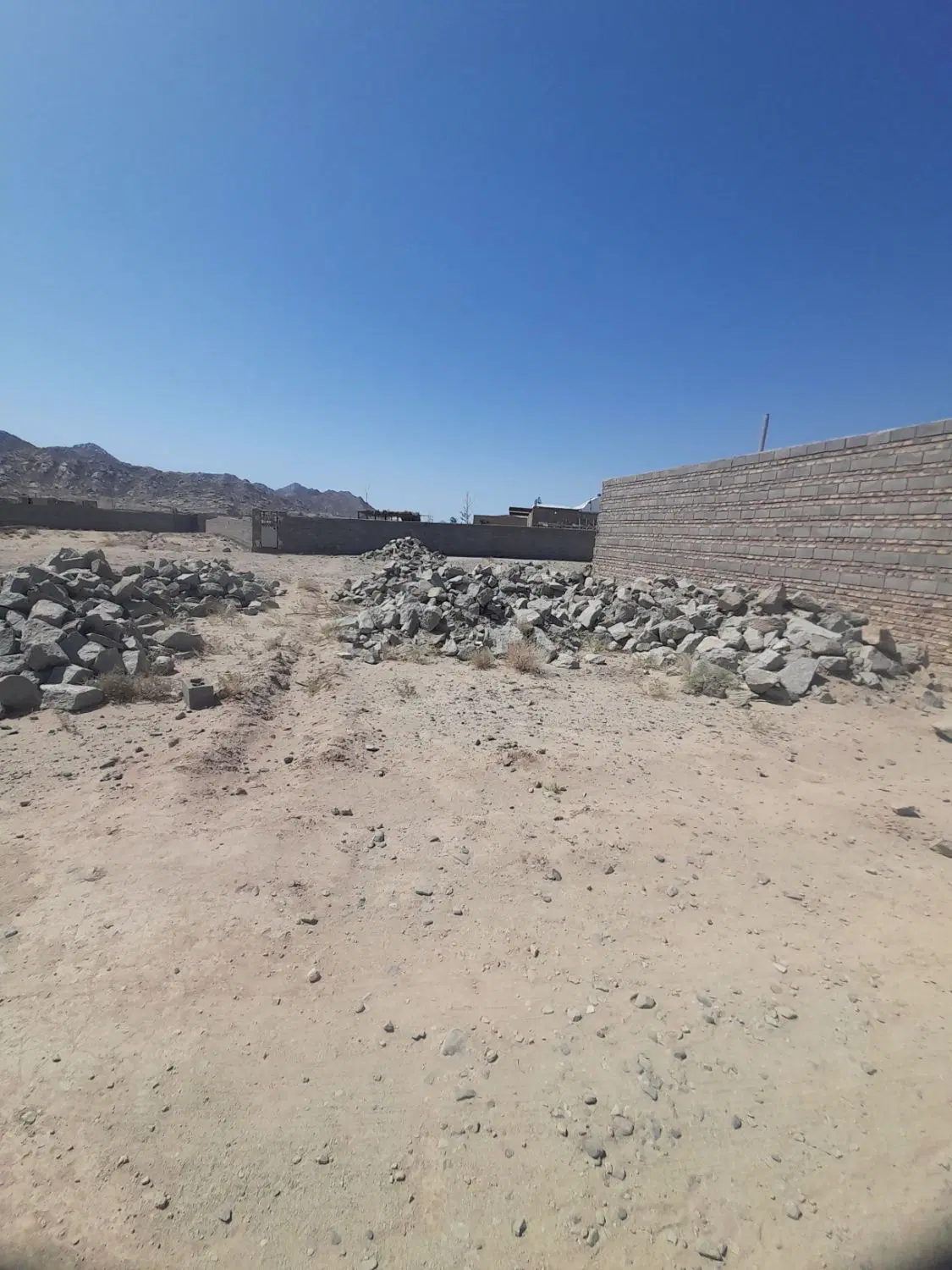 زمین ده کیلومتری زاهدان پوگی حسن آباد