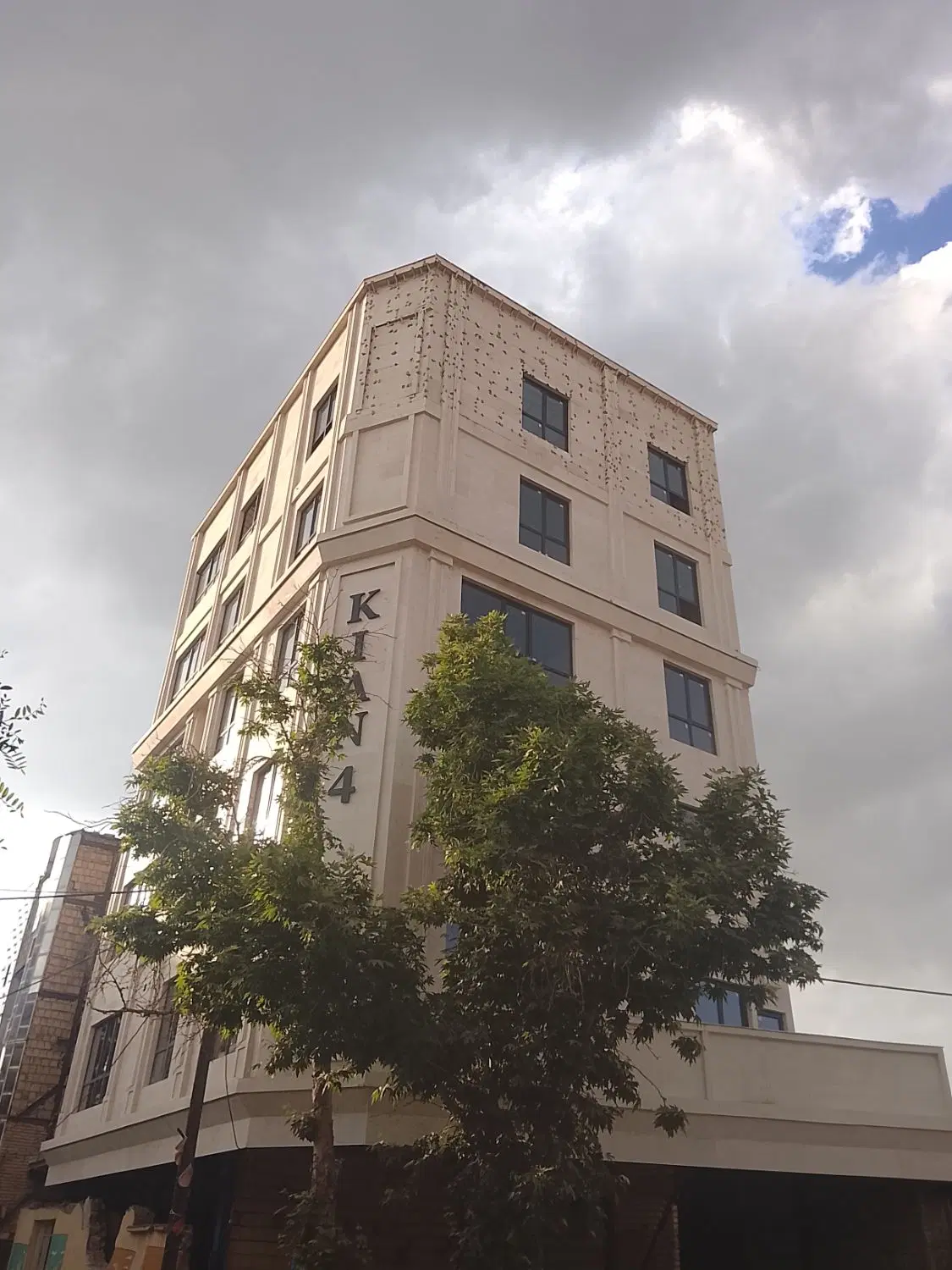 آپارتمان 80متری پارکینگ و آسانسور و انباری شهردانش