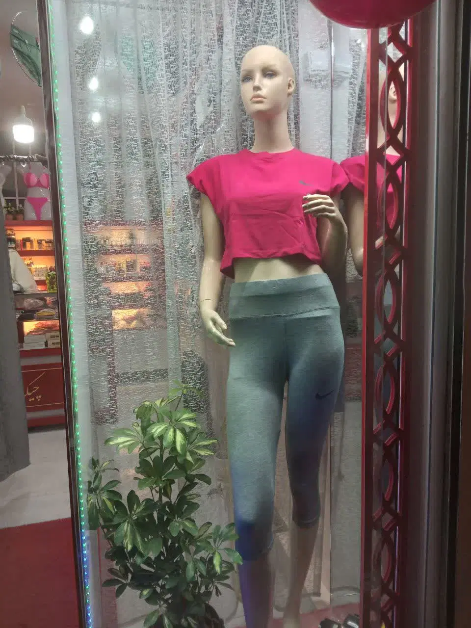مغازه ۱۲ متری آزاده