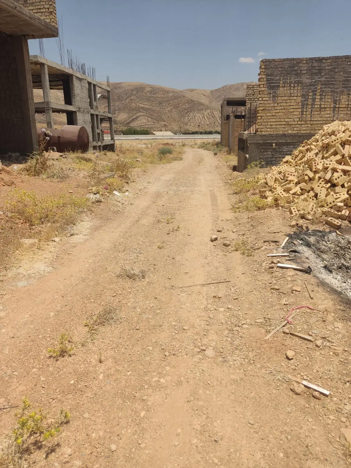 زمین مسکونی-کارگاهی