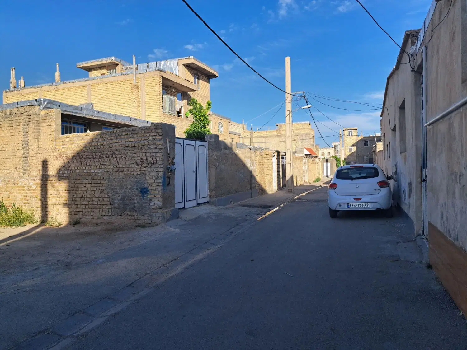 یک قواره زمین ۲۰۰متری صندوقی اماده ساخت