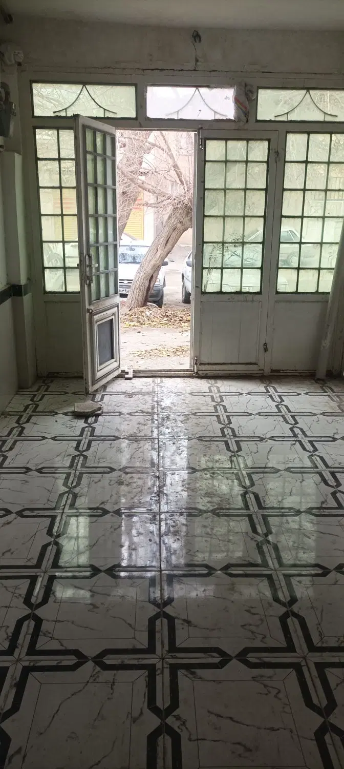 مغازه ۴۰ متری روبروی تاناکورا داخل کوچه
