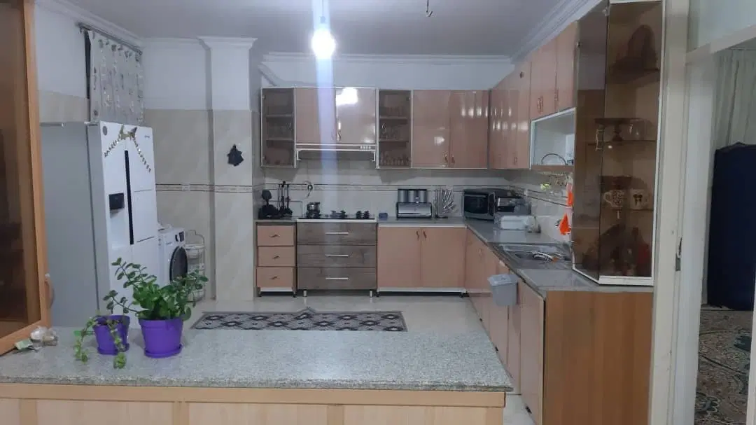 یک منزل بامغازه بفروش میرسد