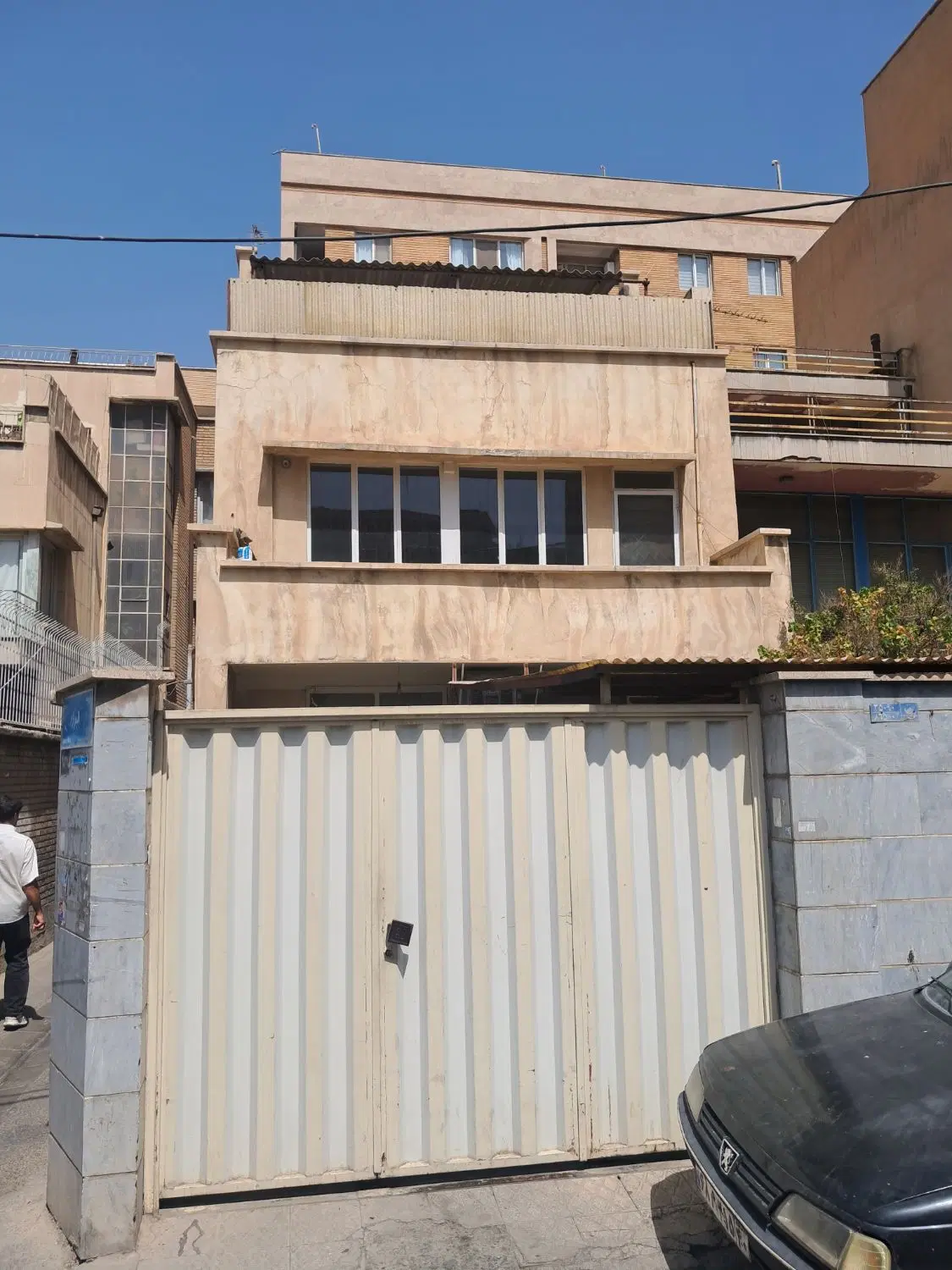 خانه ۱۳۰ متر سه طبقه مدنی