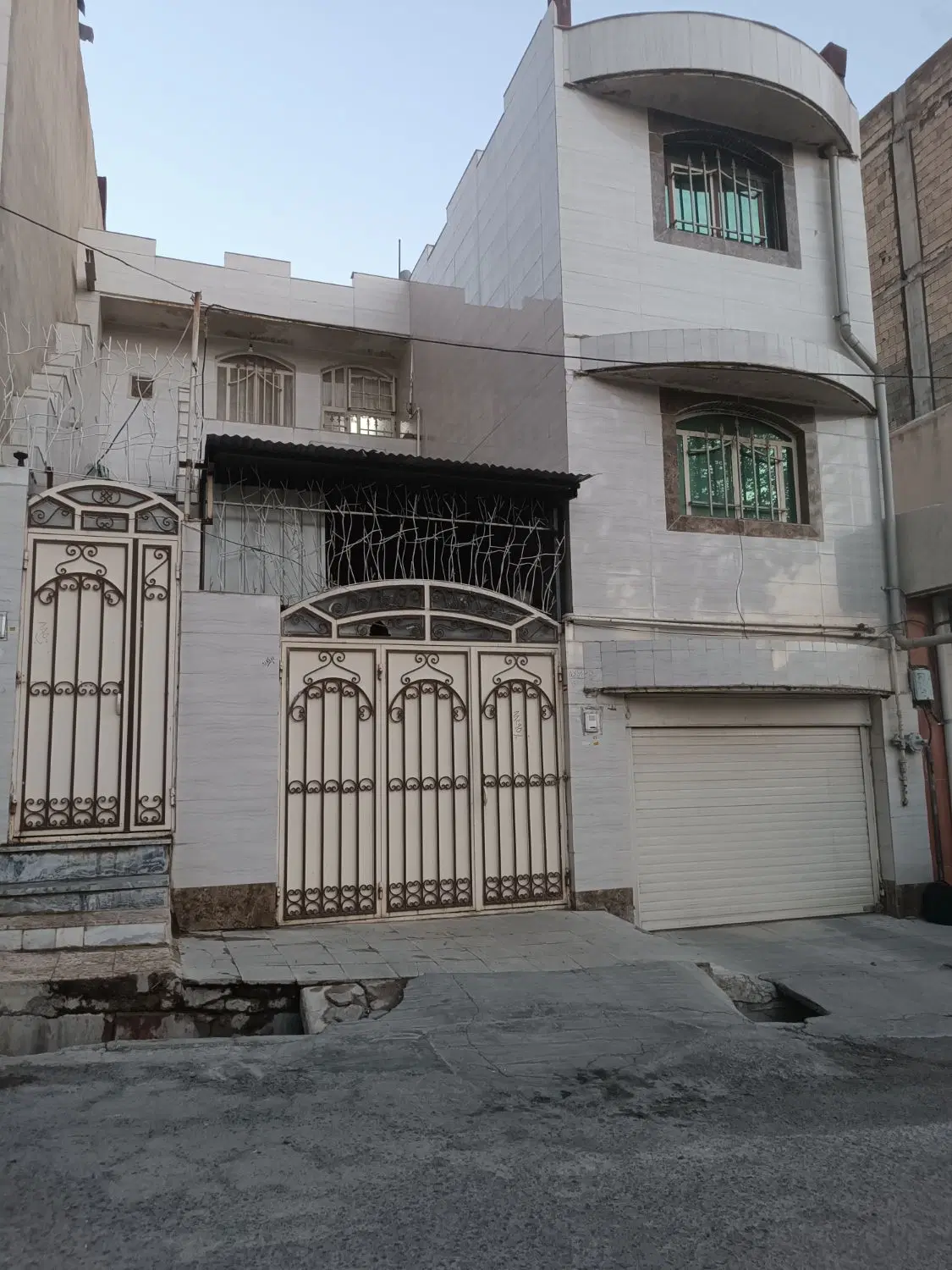 فروش منزل ۲ طبقه کوی ارتش بابک ۴ غربی