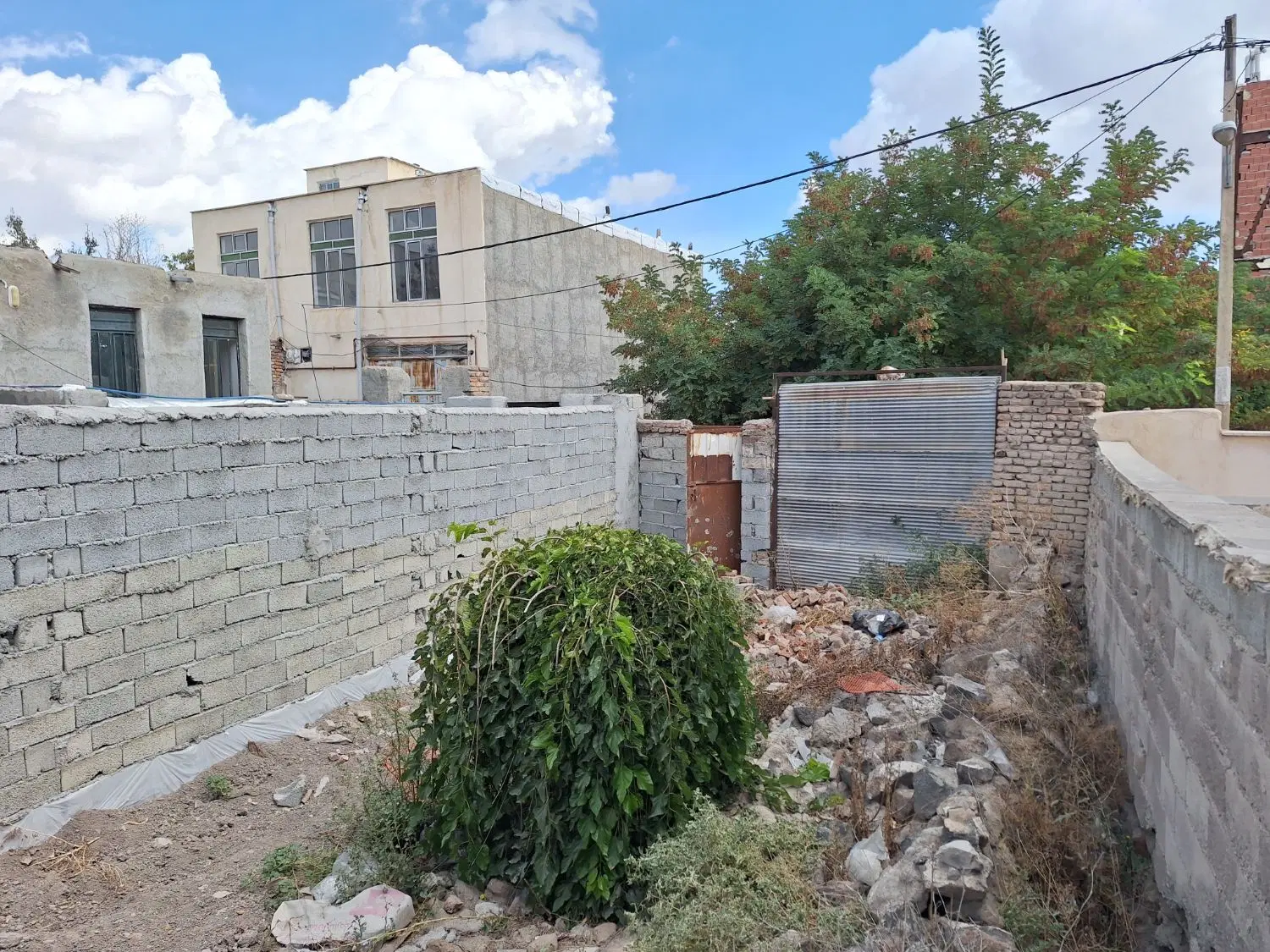 زمین 102متری