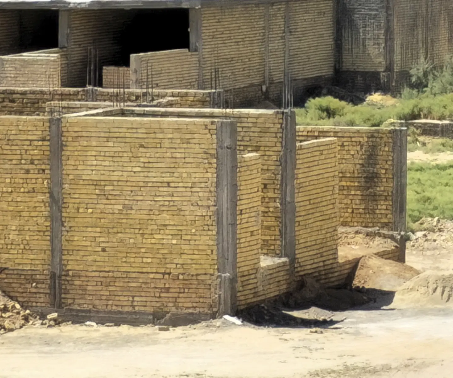 اسکلت ۱۳۰ متری کرونی