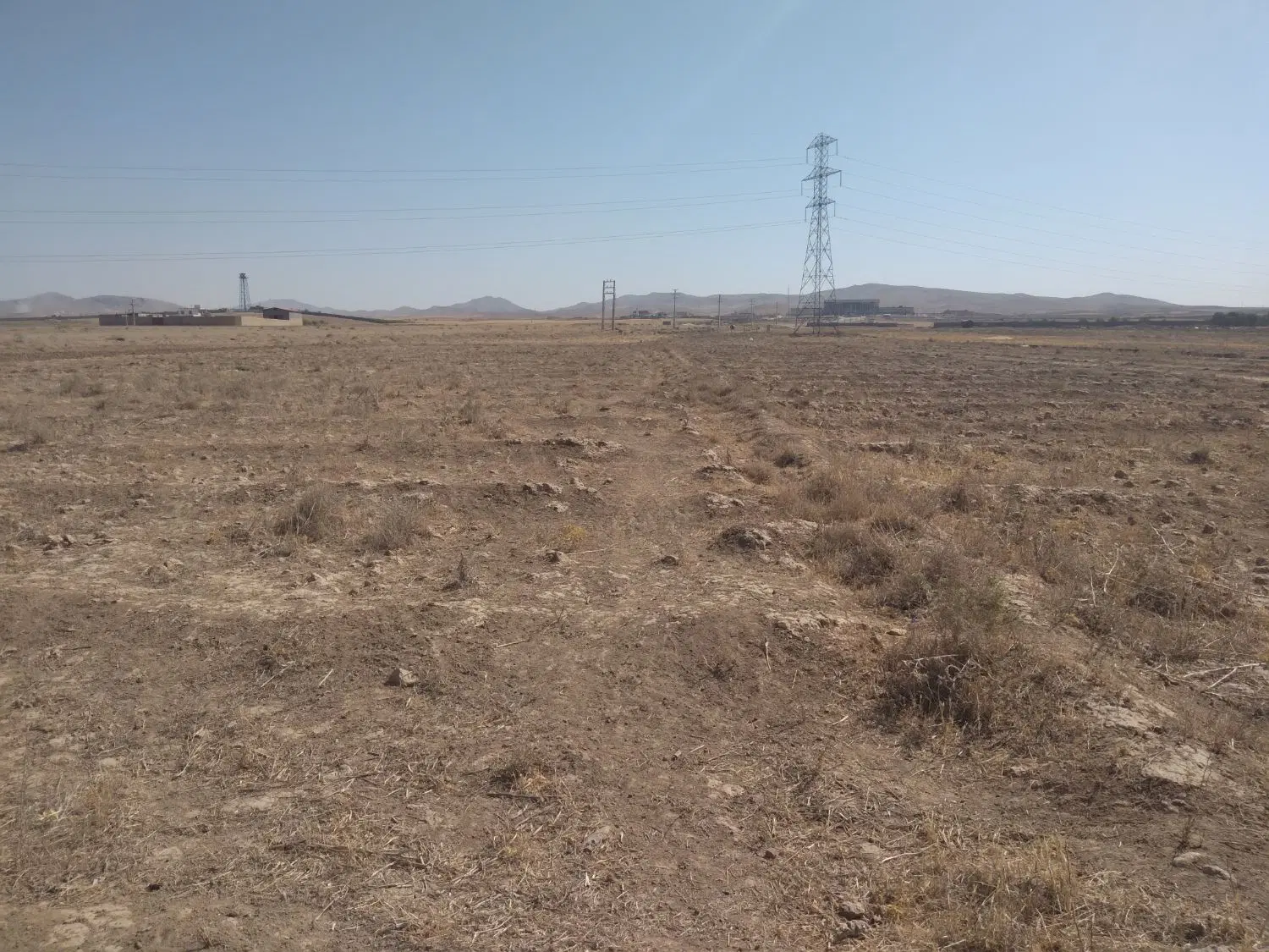 فروش زمین جاده راه آهن روستای رباط