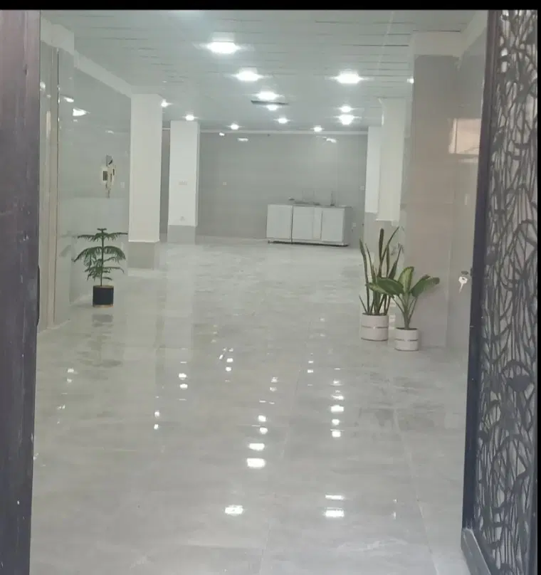 اجاره سالن ۱۶۰ متری نو ساز در اصناف رهن و اجارهِ