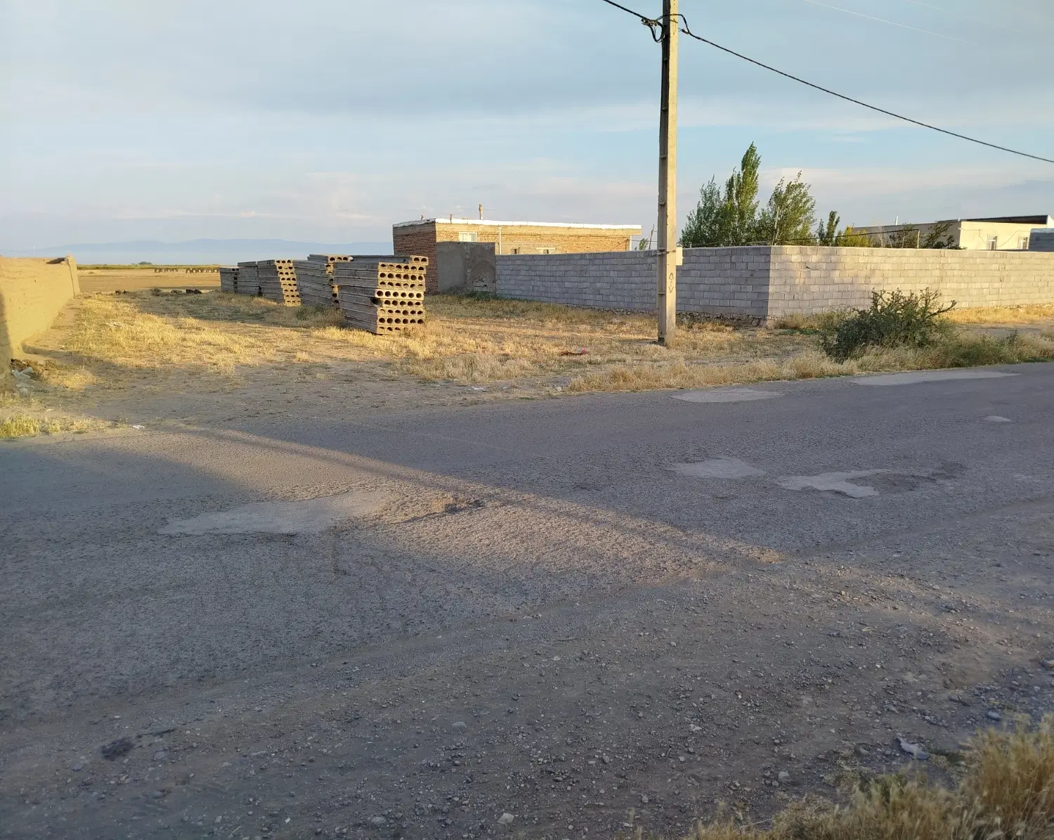 فروش زمین مسکونی ۷۰۰متری در روستای یزن آباد