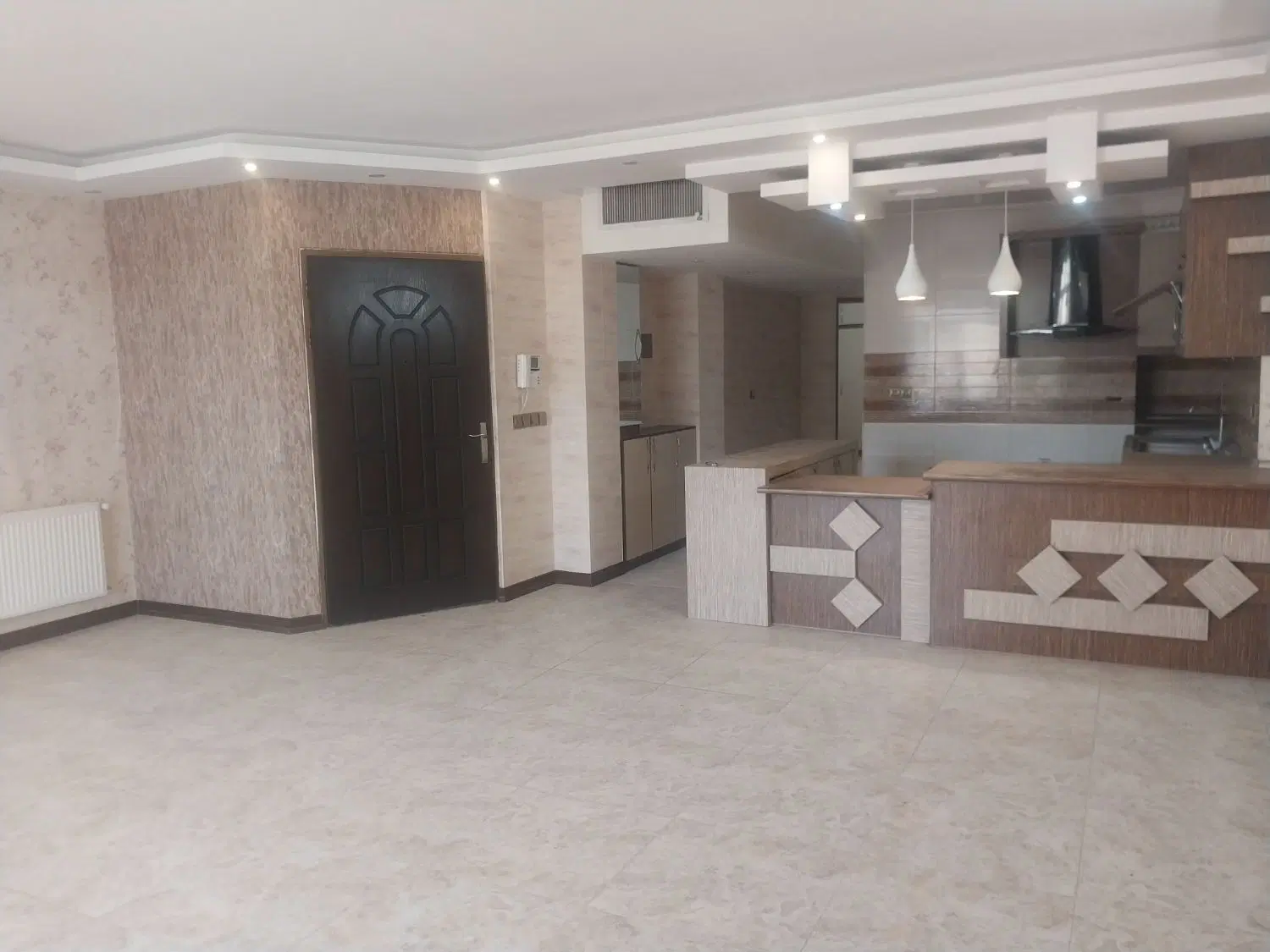 اپارتمان 100 متر چهارراه باهنر خ صادقی