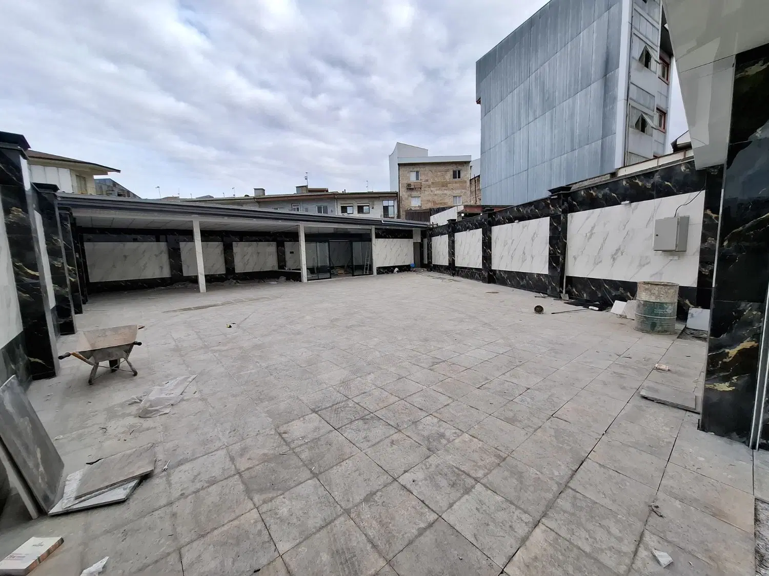 اجاره نمایشگاه ماشین نوساز(جهاد)