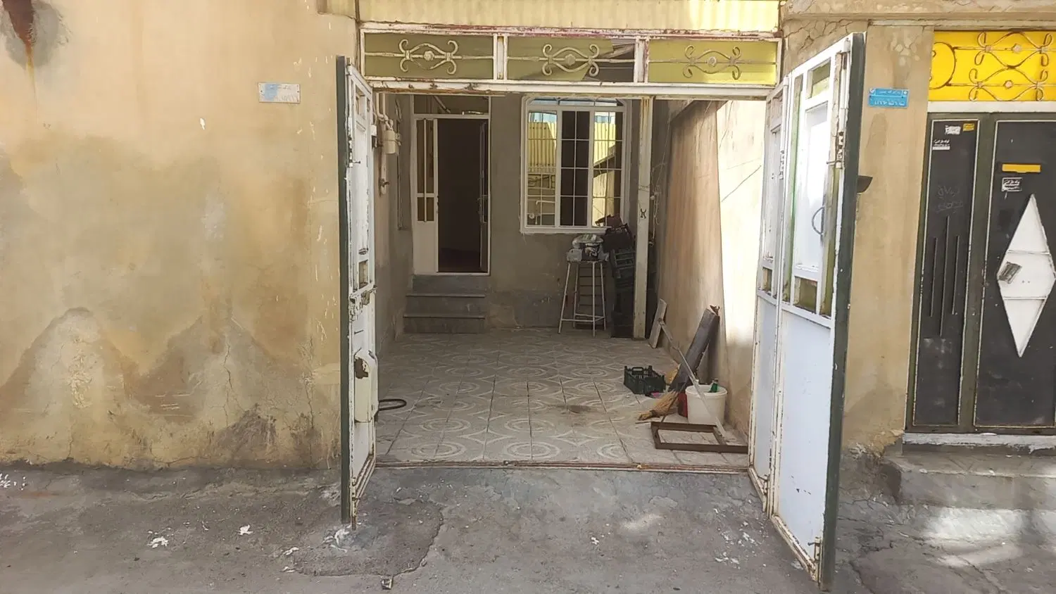 اجاره خانه دو خوابه حیاط ماشین رو حاجی اباد