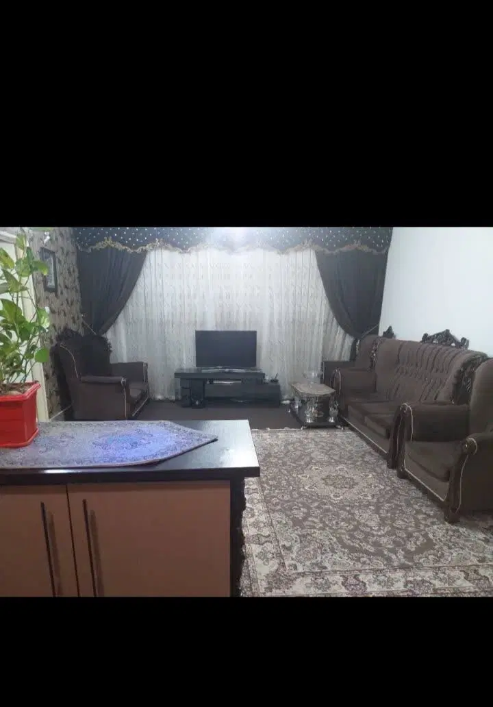 آپارتمان  بر خیابان نهم دی
