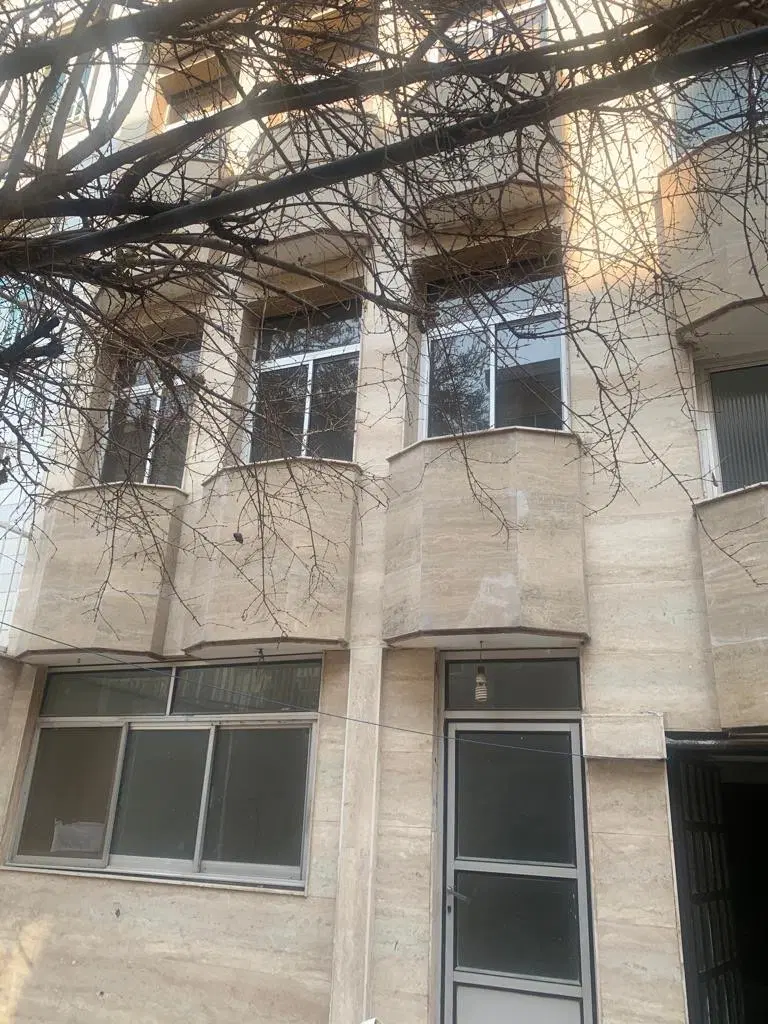 آپارتمان ۳ طبقه 85 متری