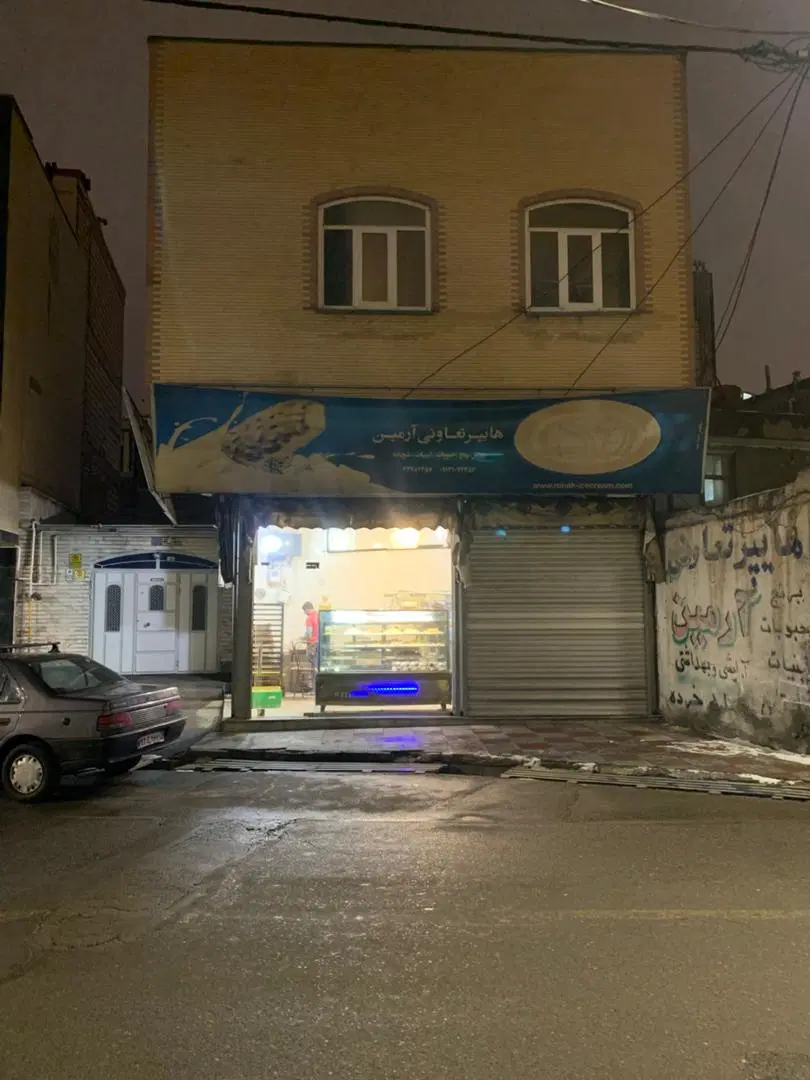 مغازه سه دهنه دونبش بر خیابان اصلی