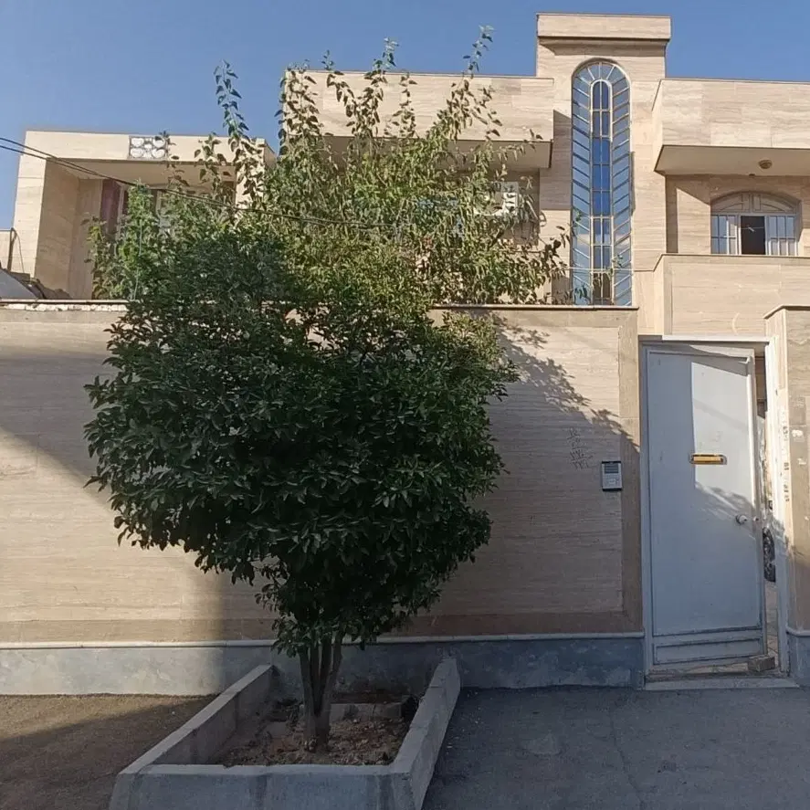 منزل دو طبقه