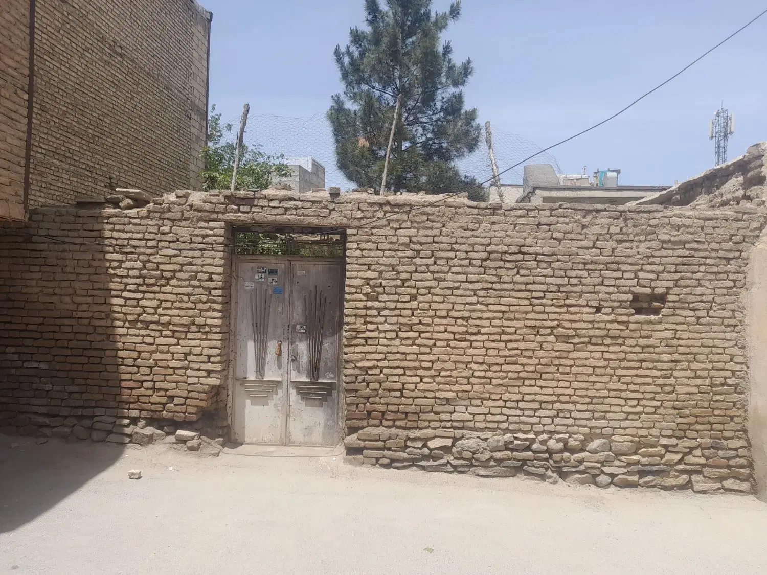 زمین  مسکونی حصارمطهری ۴ دیواری