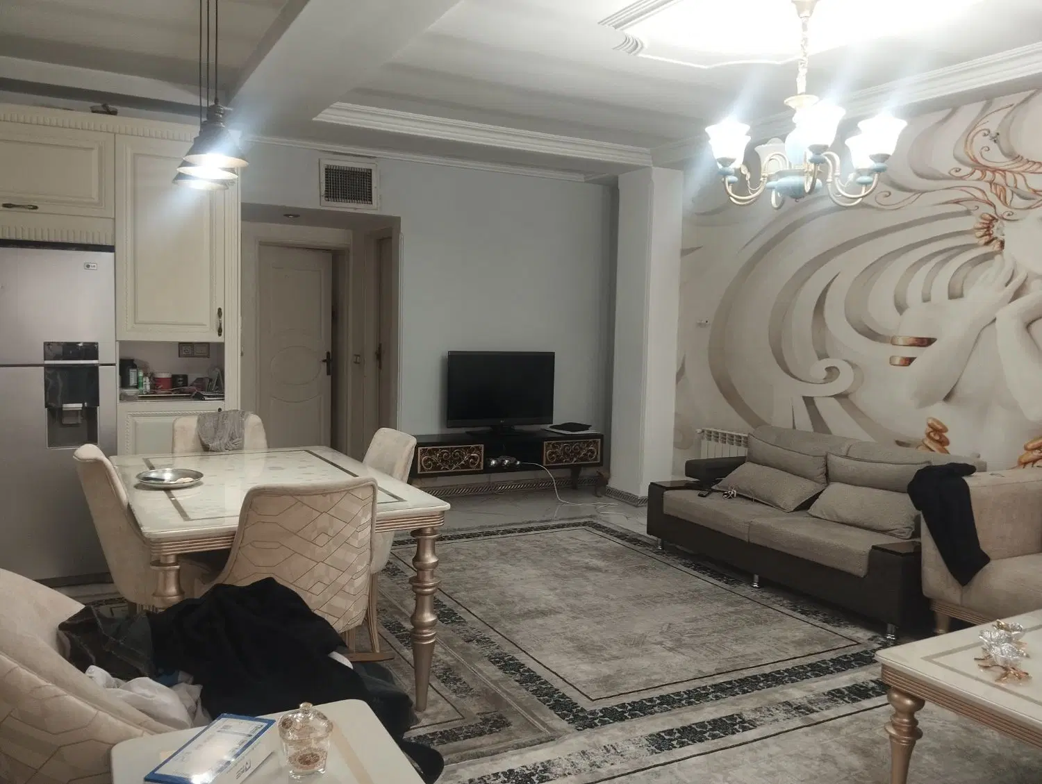 اپارتمان ۶۷ متری    شیک  طبقه سوم