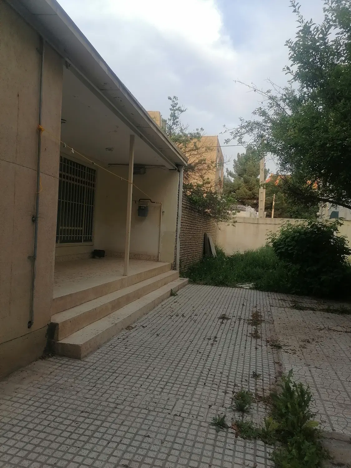 فروش ویلایی هفده شهریور شمالی 40 روبرو خیابان اصلی