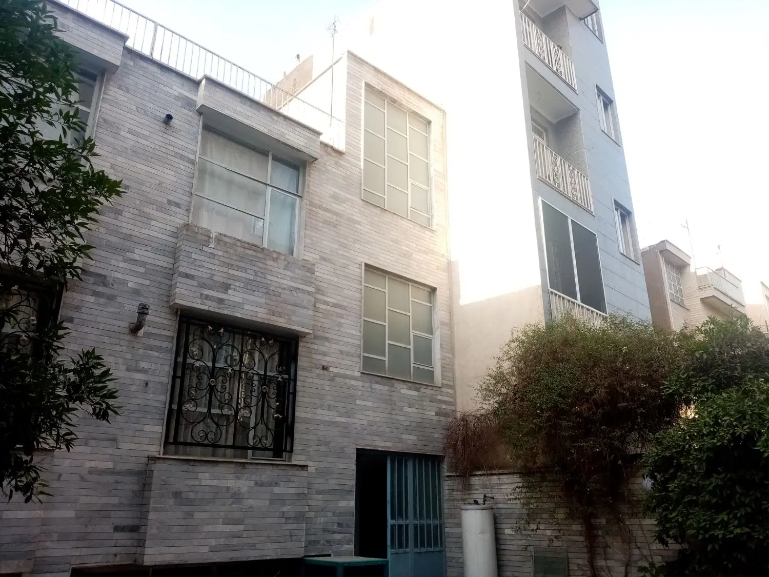 اپارتمان 110 متری زیر همکف پیروزی