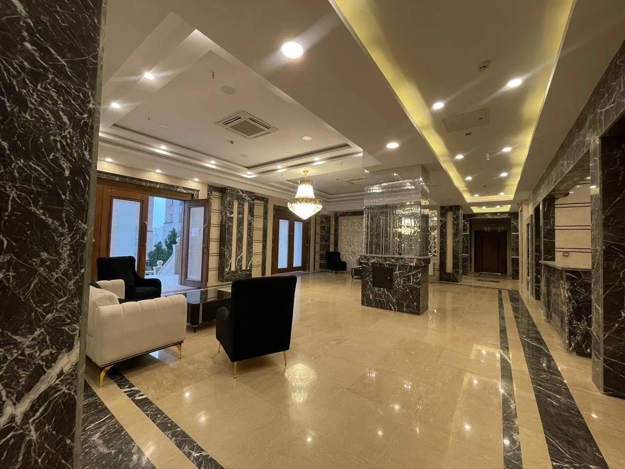 برج نوساز شیک _۱۱۵متری_۲ خواب_تخلیه_دریاچه