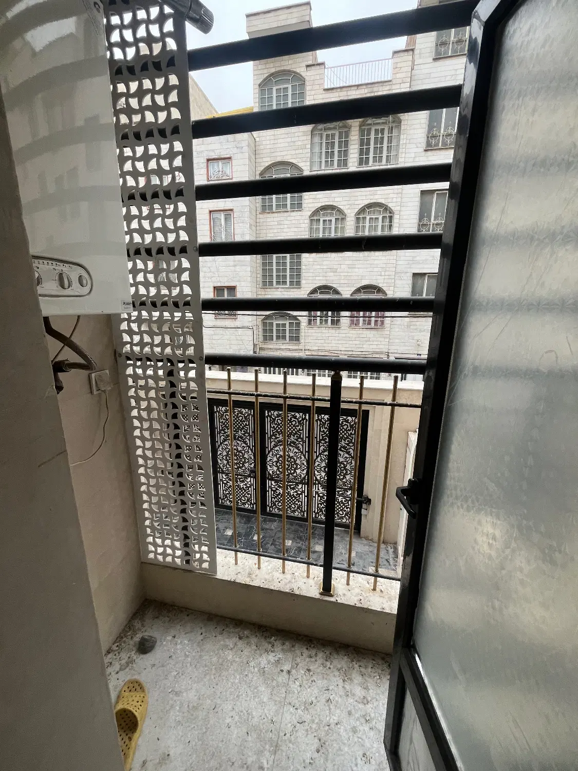 ۶۰ متری _ فول _ یکخواب _ بدون پارکینگ_ طبقه اول