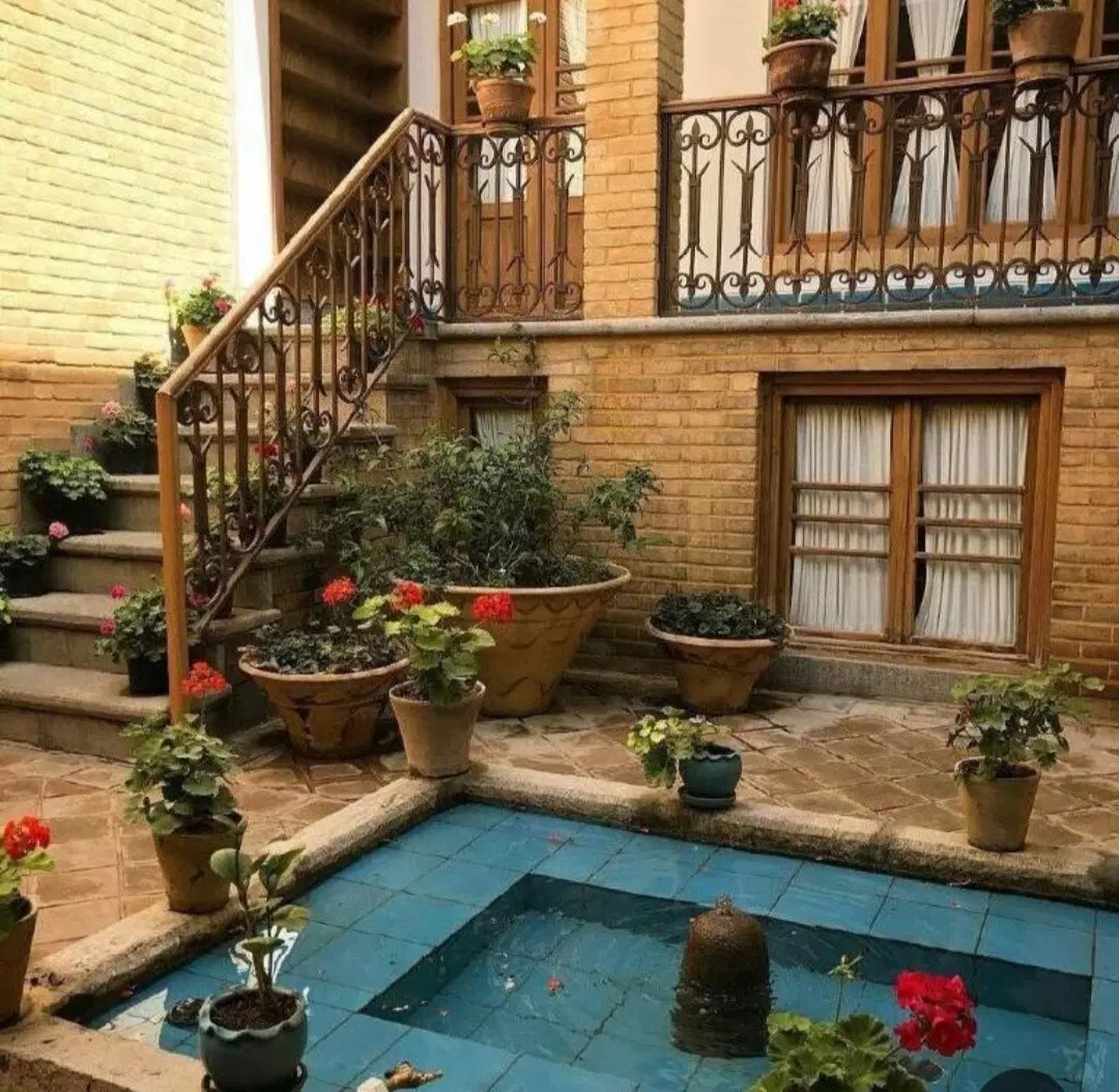منزل ویلایی دو طبقه خیابان  لاله