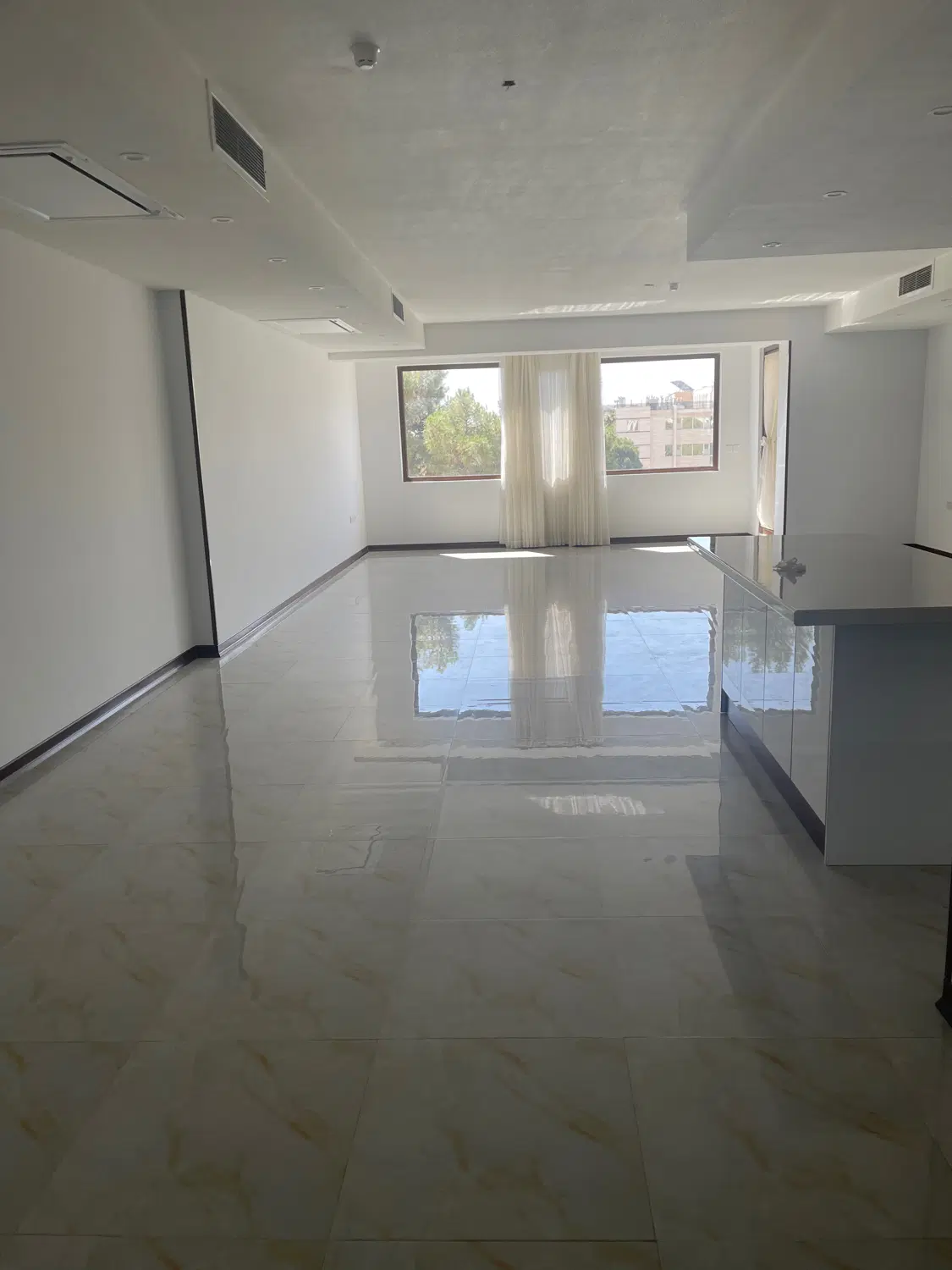 آپارتمان ۲۵۰ متر در ساحلی غربی