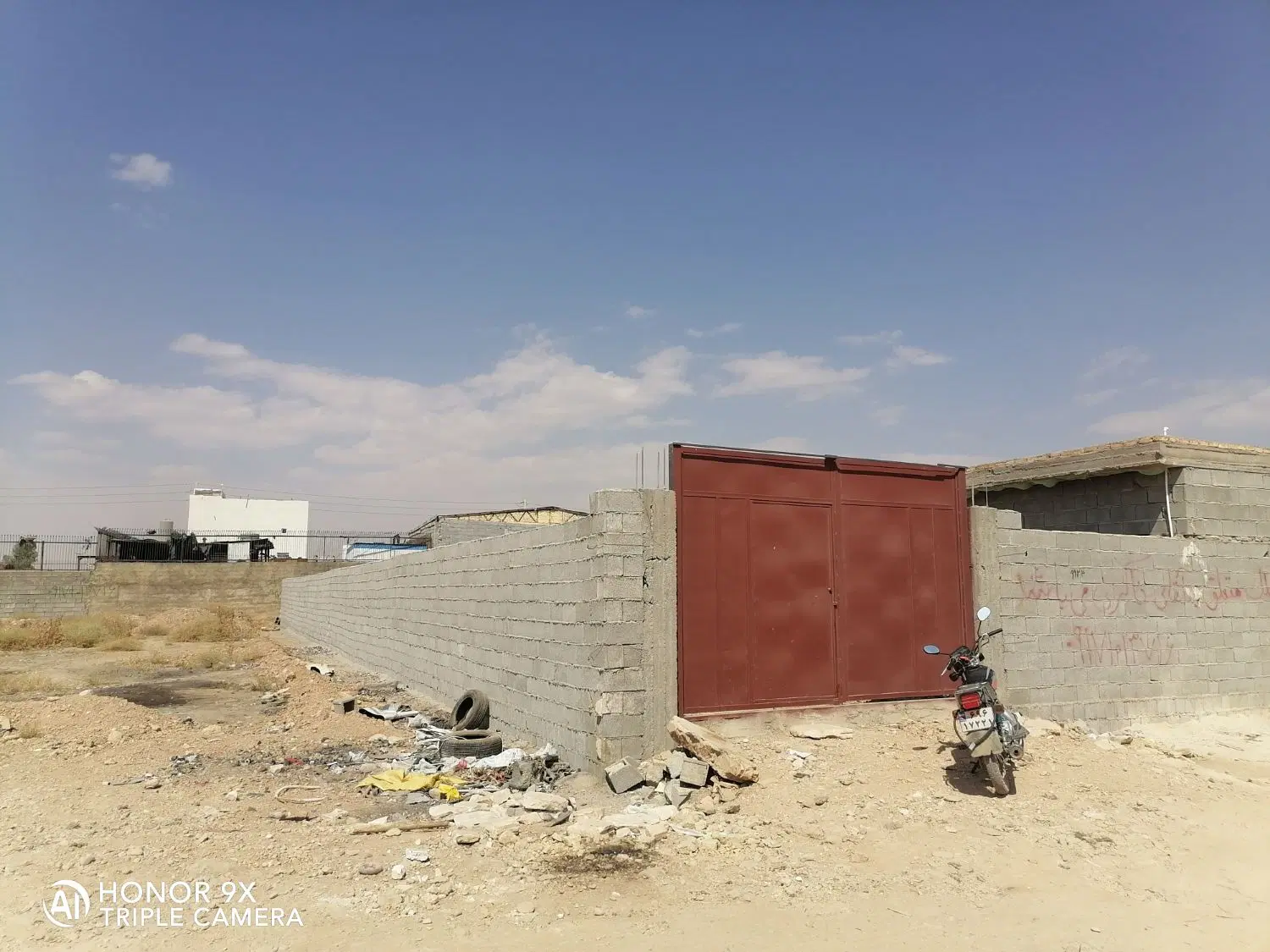 منزل ویلایی145متردو خوابه، زمین کارگاهی گچی550متر