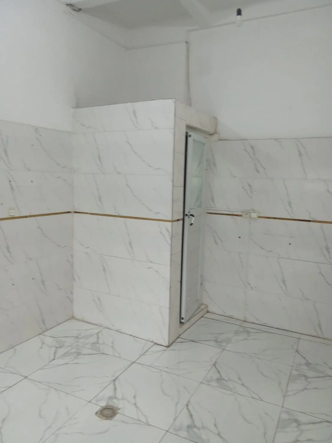 یک باب مغازه جهت آرایشگاه زنانه واگذار میشود
