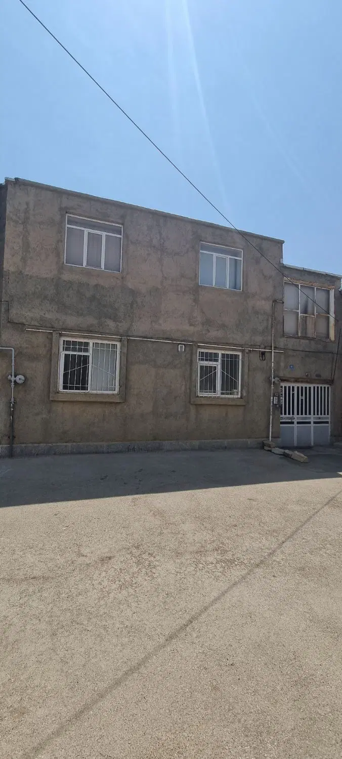 خانه ویلایی در شهرک مدنی یک و نیم طبقه