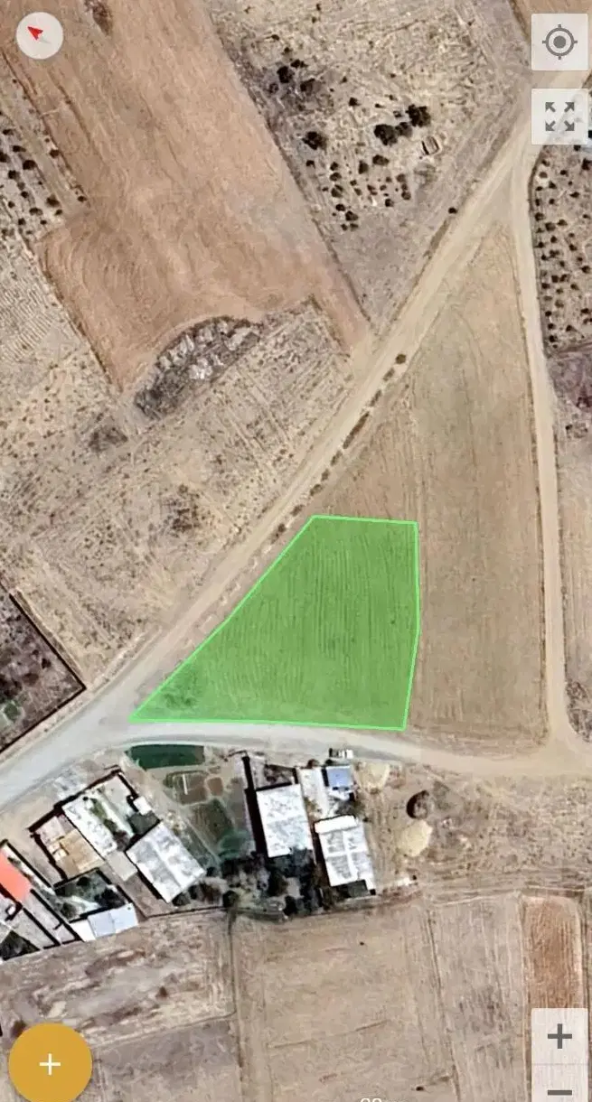 زمین داخل محدوده روستای اوچ تپه