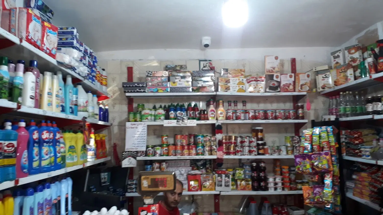 یک مغازه 18متری در لاله شمالی اجاره داده میشود