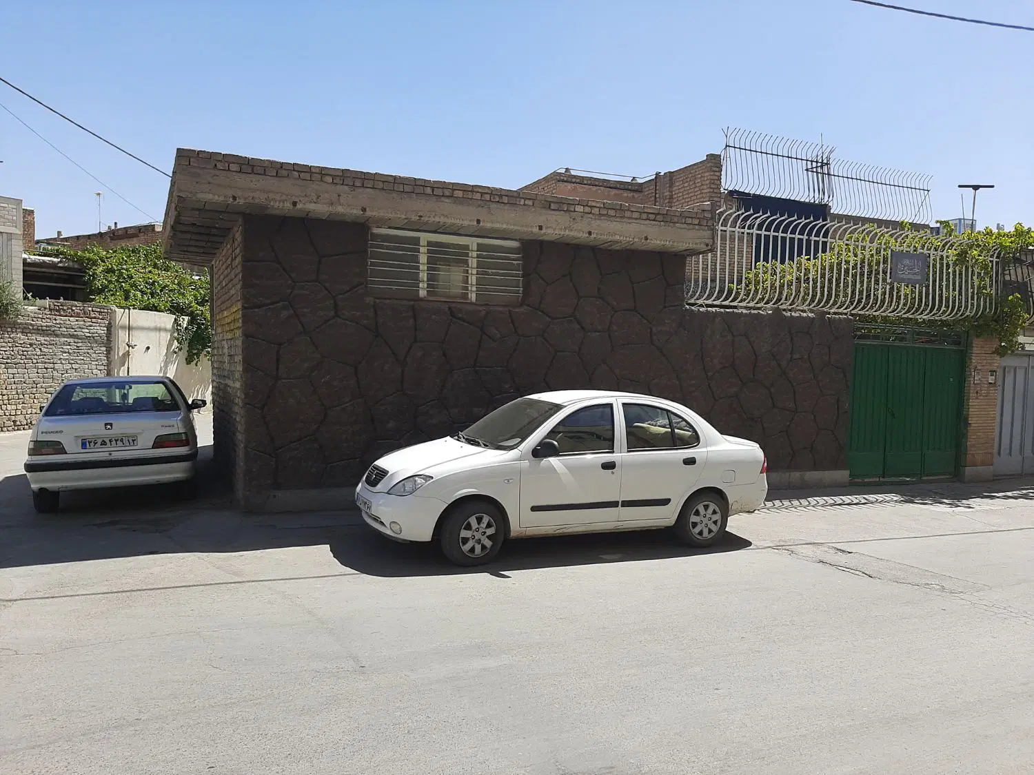 منزل۱۴۰متری،ماشین رو،موقعیت تجاری