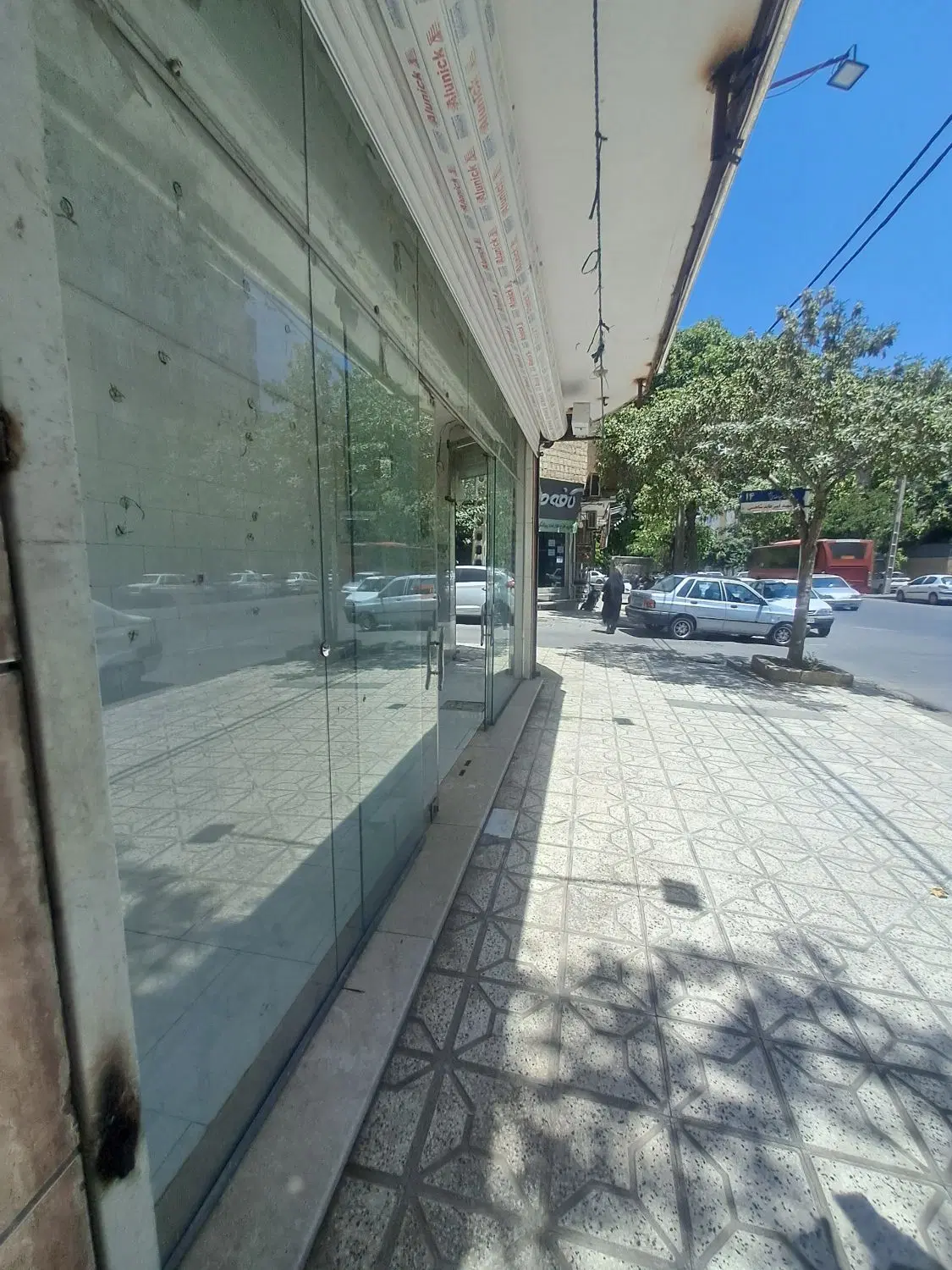 مغازه ۲۰ متر دونبش تجاری دائم نبش صفدری نژاد ۱۴