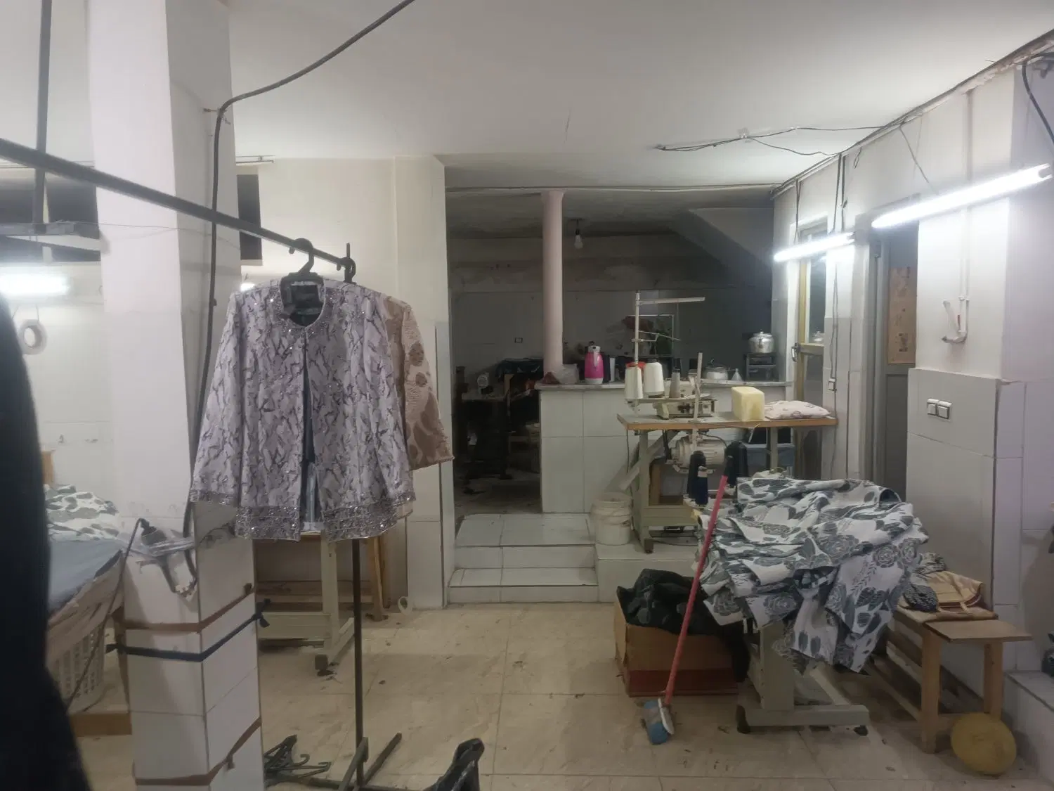 زیرزمین تجاری درب مستقل