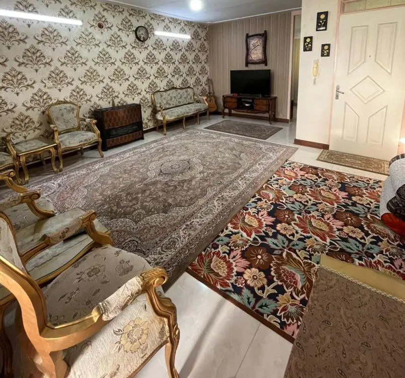واحد مسکونی ۷۰ متر جنب بازار روز حسن آباد