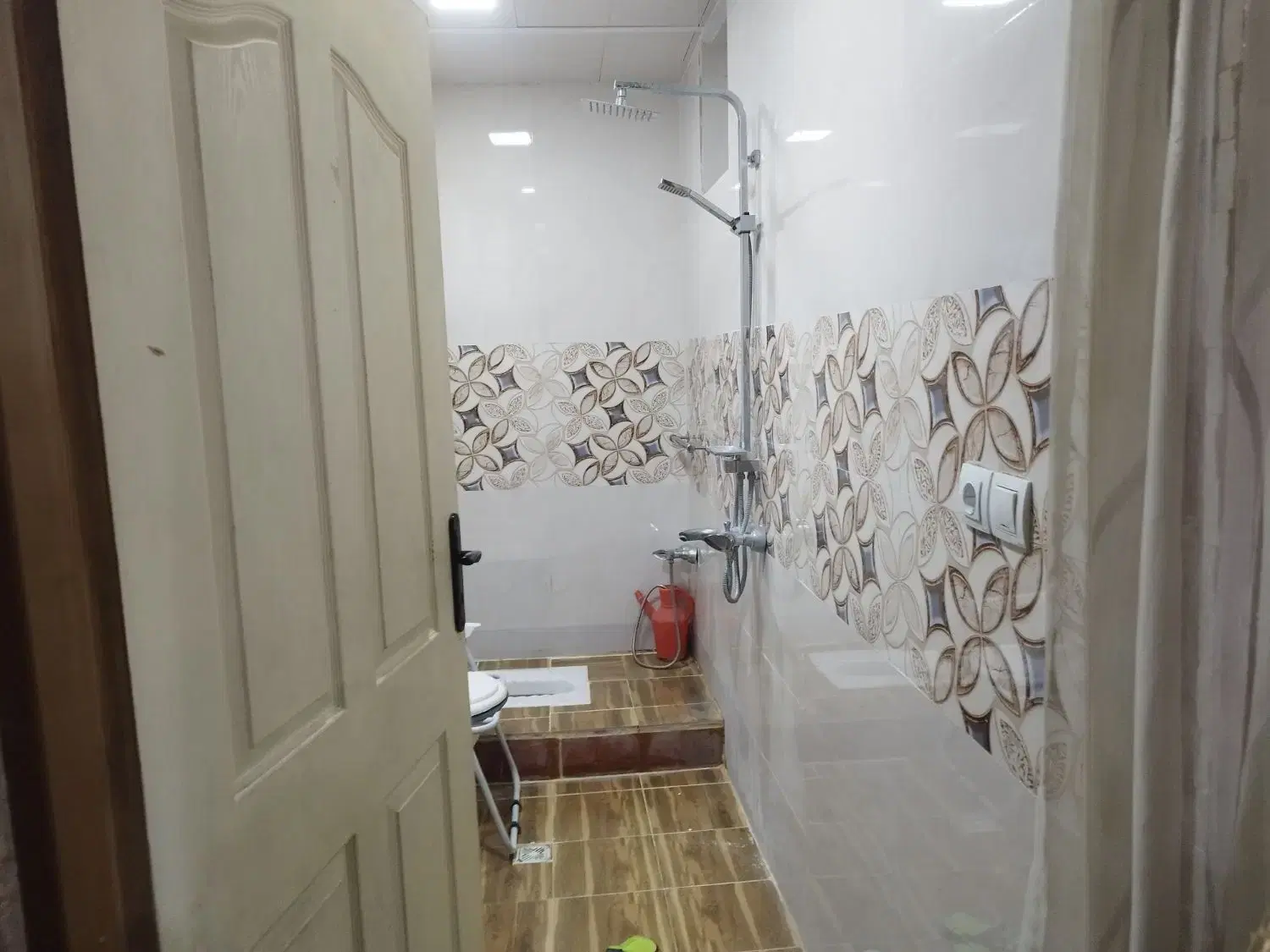 یک باب منزل مسکونی 160متر زیربنا