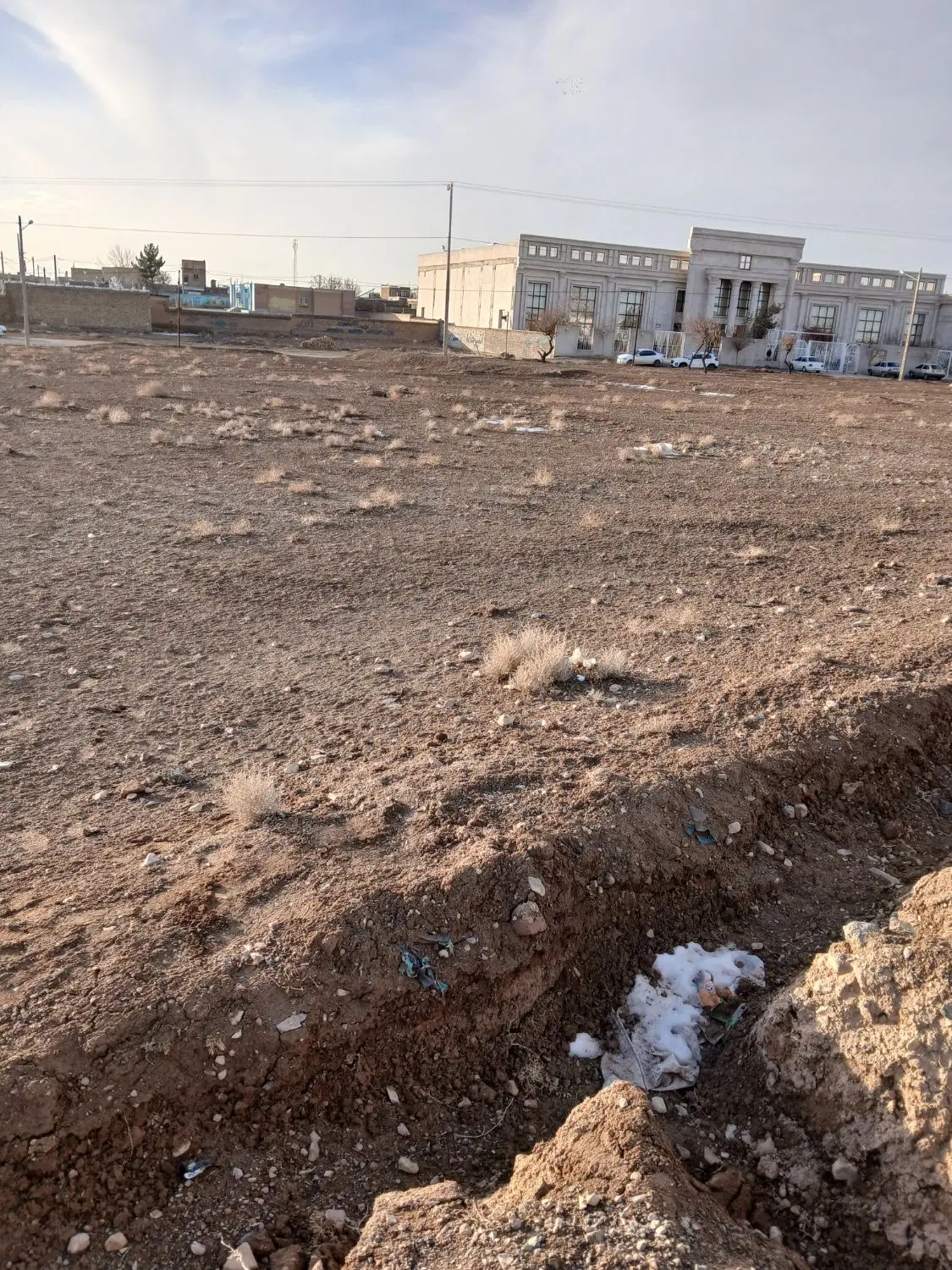 ۱۲۰۰ متر زمین روبروی تالار تشریفات