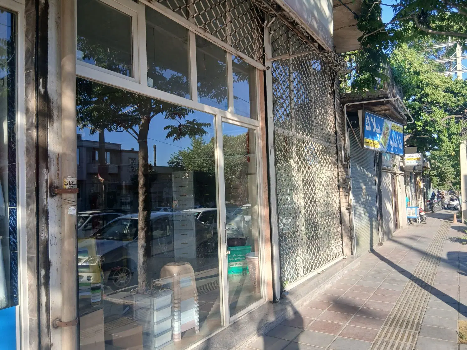 مغازه دودهنه برخیابان نمکی چهارراه مادر