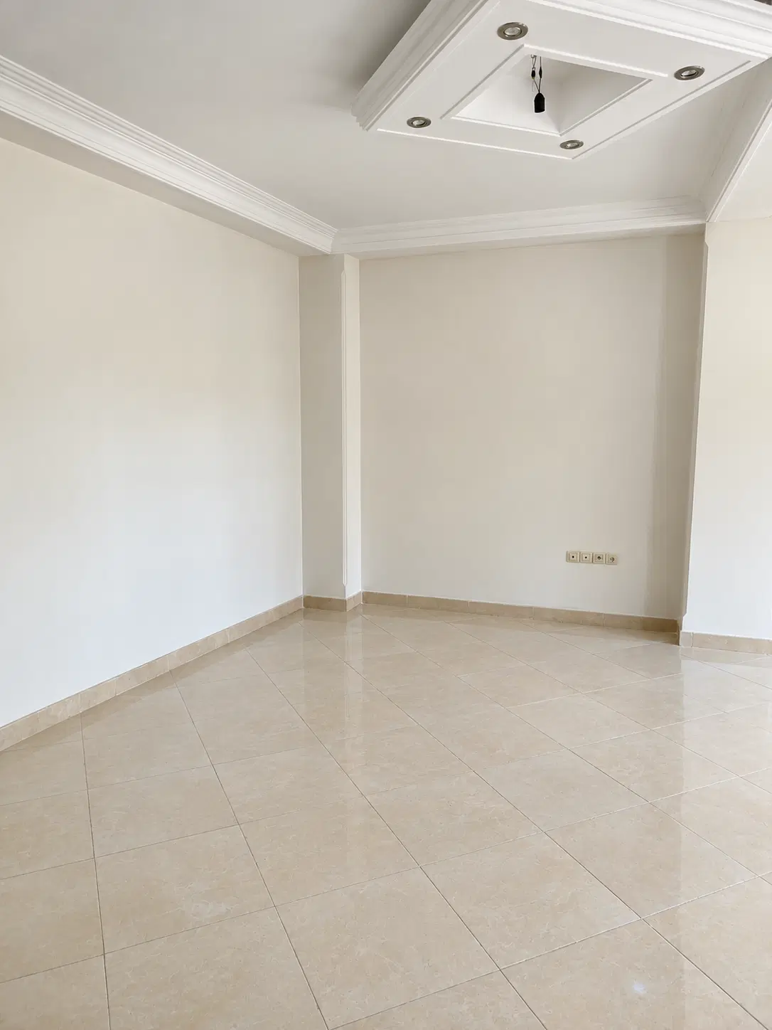 آپارتمان نوساز_ فول امکانات_ تخلیه