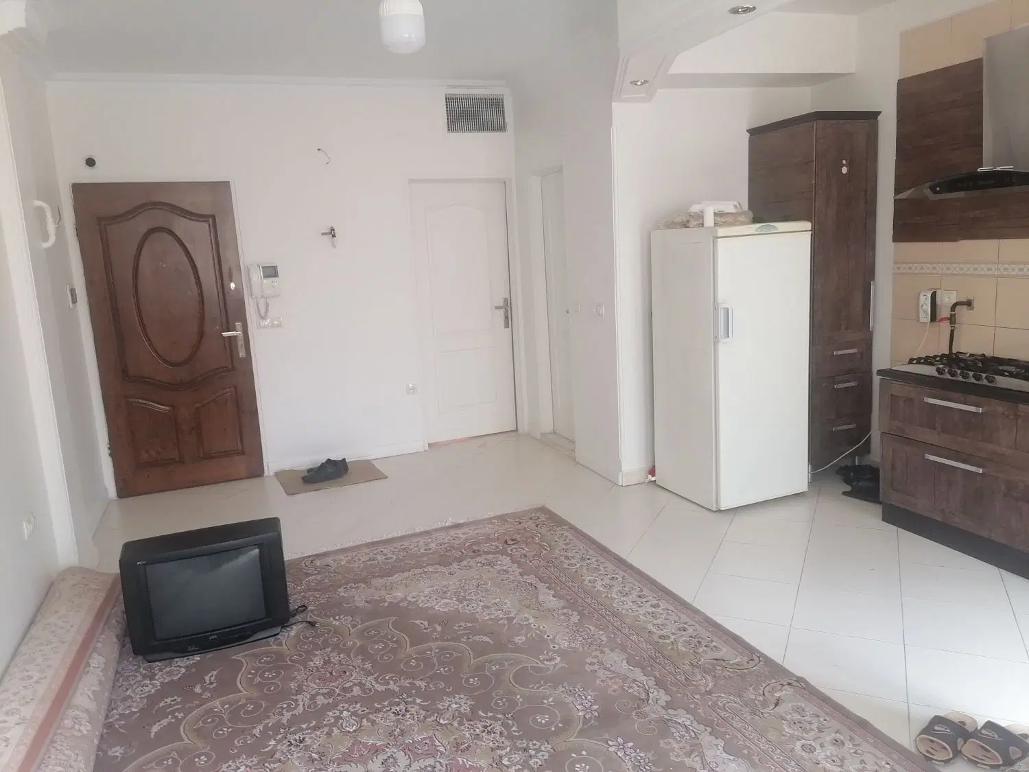 48 متر یکخوابه طبقه 2 با انباری تکواحدی بدون مالک
