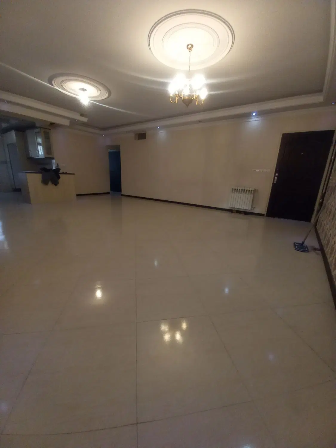 آپارتمان 105 متری دو خواب خ اقبال