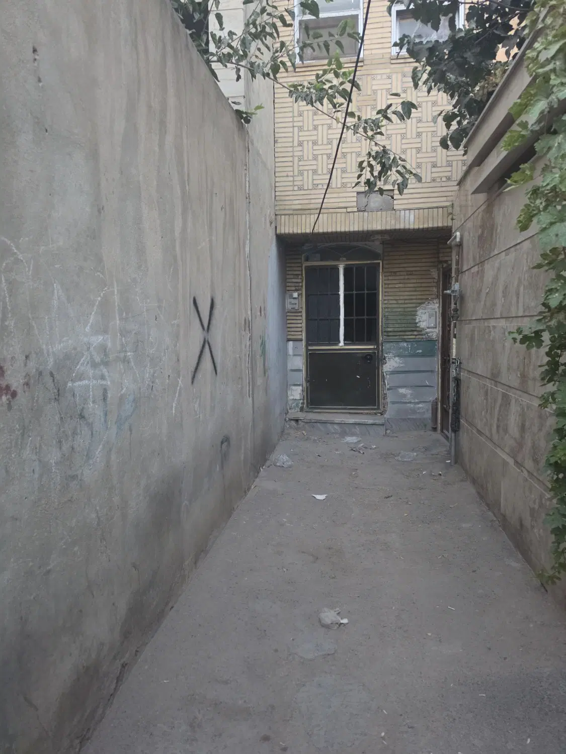 خانه ۶۸ متری اذر۷۴ پلاک ۱۰ طبقه بالا