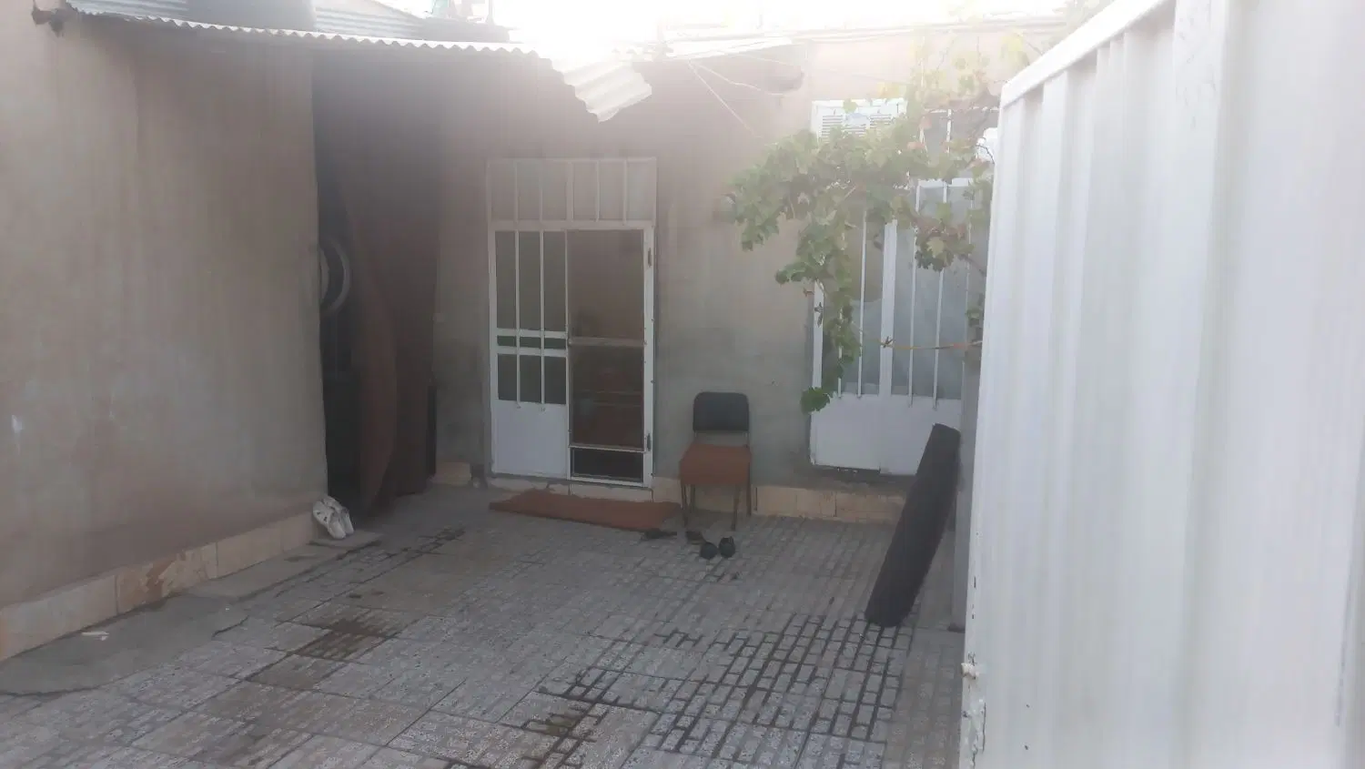خانه در حاشیه خیابان امام رضا ۶۱ جهت سرمایه گذاری