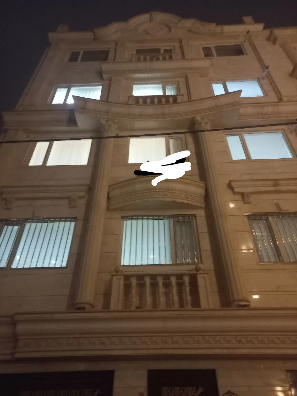 فروش آپارتمان ۱۳۲متری شهرک قائم املاک آوا