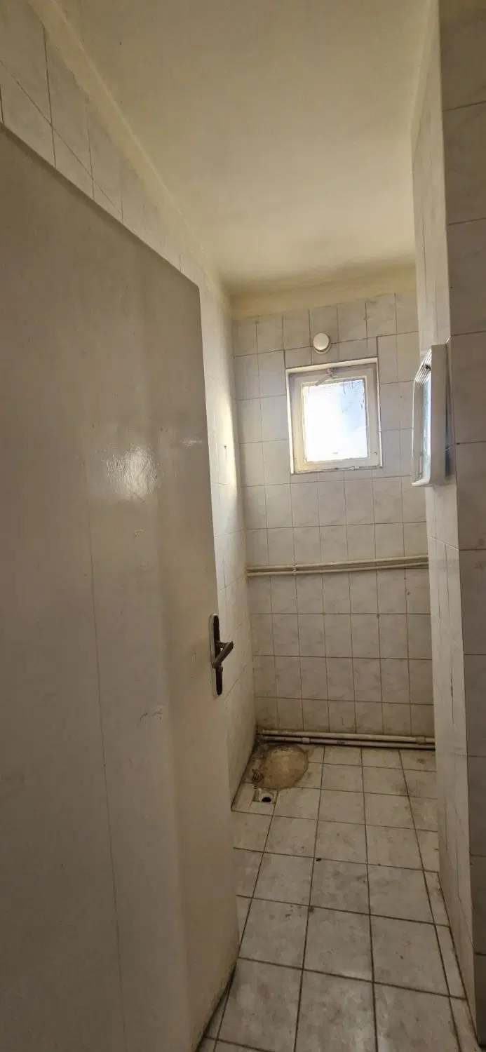 98 متری سندار