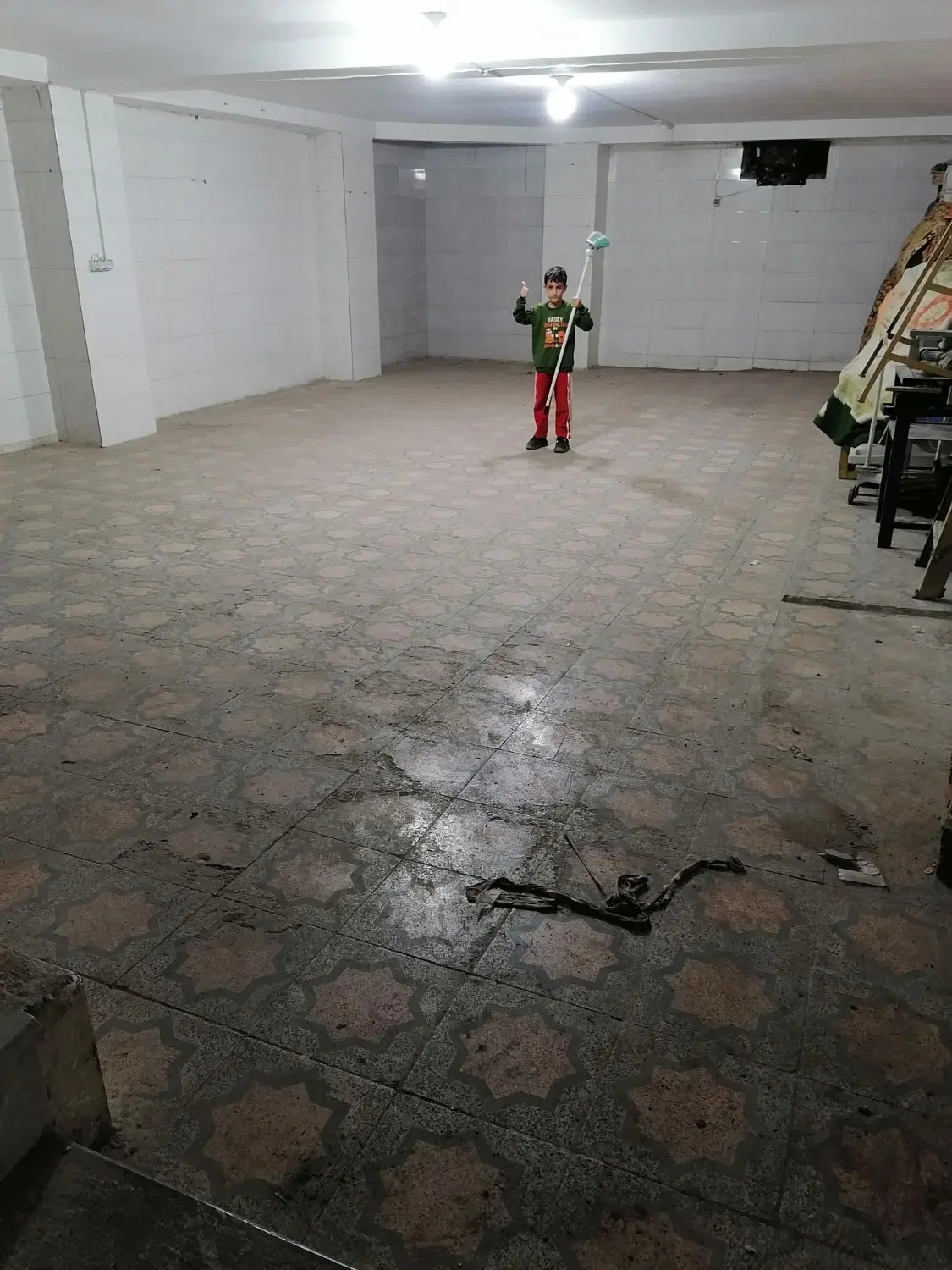 زیر زمین، خرمدشت