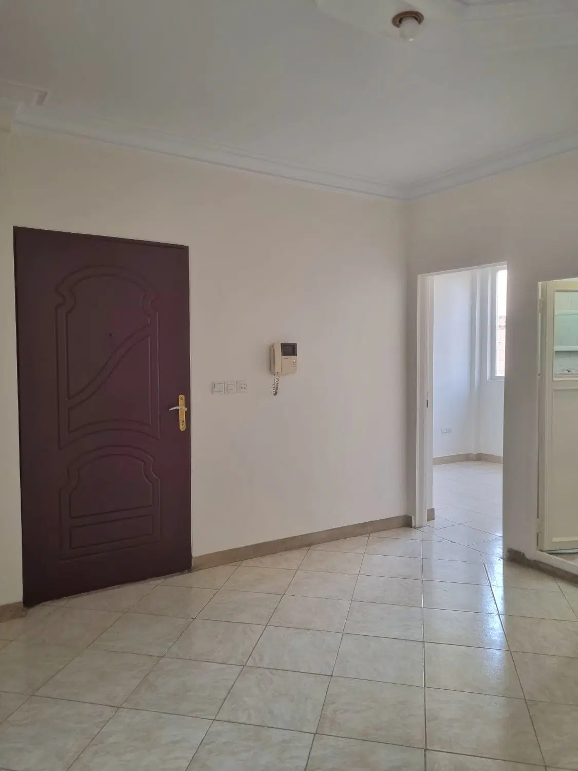 آپارتمان بسیارتمیزوفول امکانات باپارکینگ وآسانسور